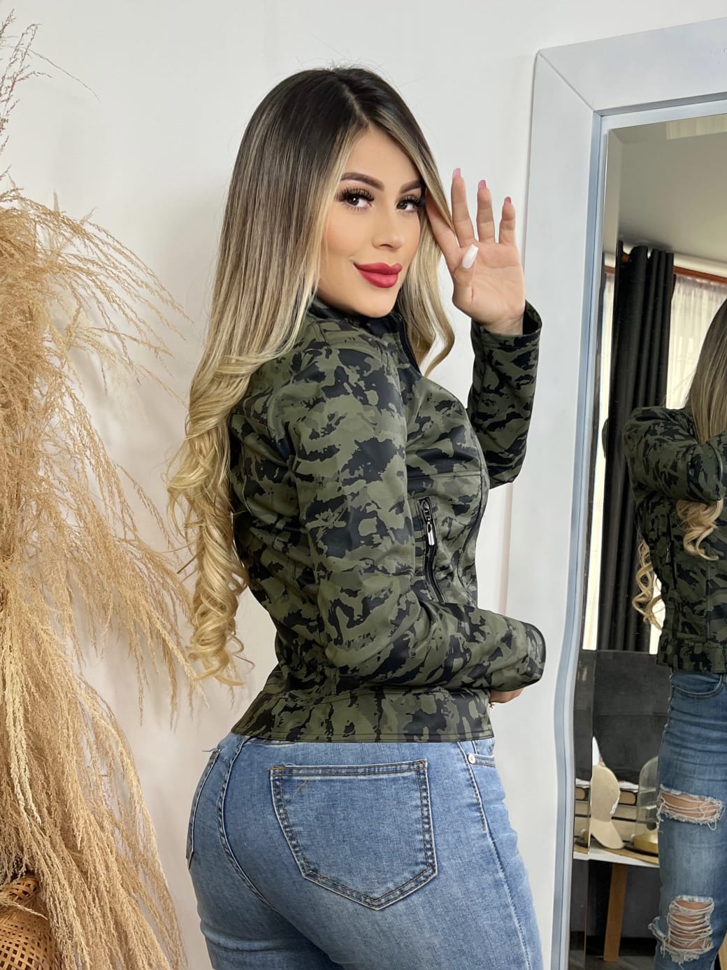 Chaqueta Camuflada para Mujer | Estilo Militar, Cómoda y Moderna
